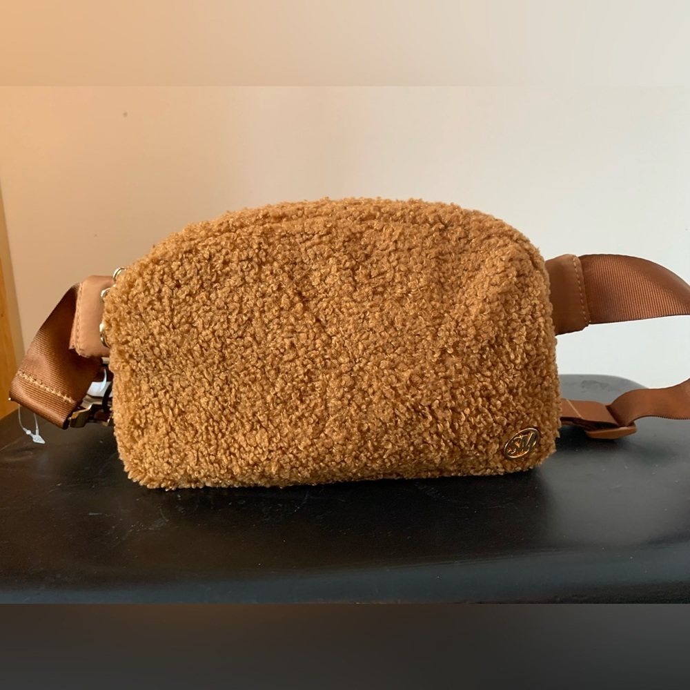 NWT STEVE MADDEN • Teddy Brown Sherpa Fanny pack / crossbody handbag